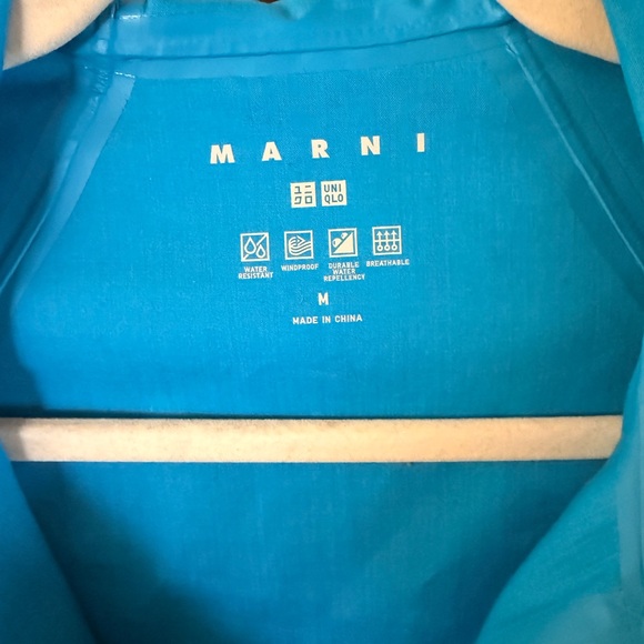 Marni for Uniqlo Olive Green Rain Coat with Bright Blue Lining - Picture 4 of 6